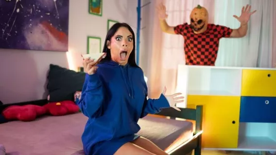 ◤FakeHub Originals◢ Housemates Halloween Prank ►Megan Fiore, Max Dior