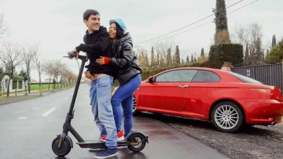 ◤Public Pickups◢ Sexy Scooter ►Megan Fiore, Jordi El Niño Polla